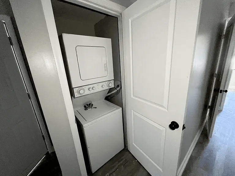 200 E 22nd St #2 — Photo 4