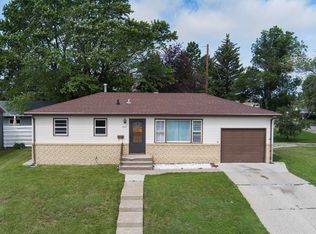 907 1st Ave NE, Mandan, ND 58554