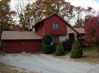 32 Carriage Hill Dr, Warwick, RI 02886