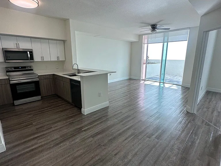 110 SW 13th St #605 — Photo 5