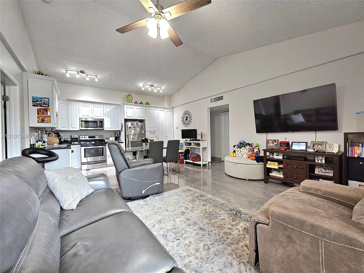 Coco Parc Condo — Photo 3