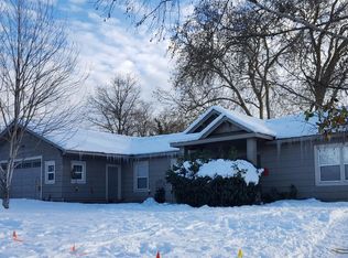 3444 Delta Waters Rd, Medford, OR 97504