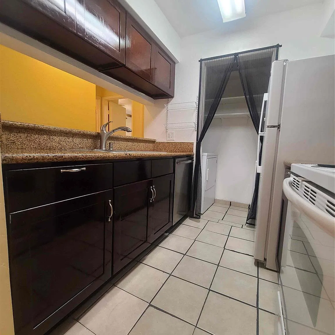 3 bed, 2.0 bath, 3962 sqft, $1,350 — Photo 4