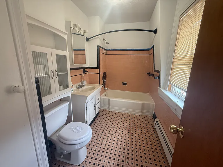 91 Webster St #2R — Photo 11