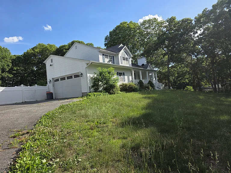 6 Merrick Rd — Photo 4