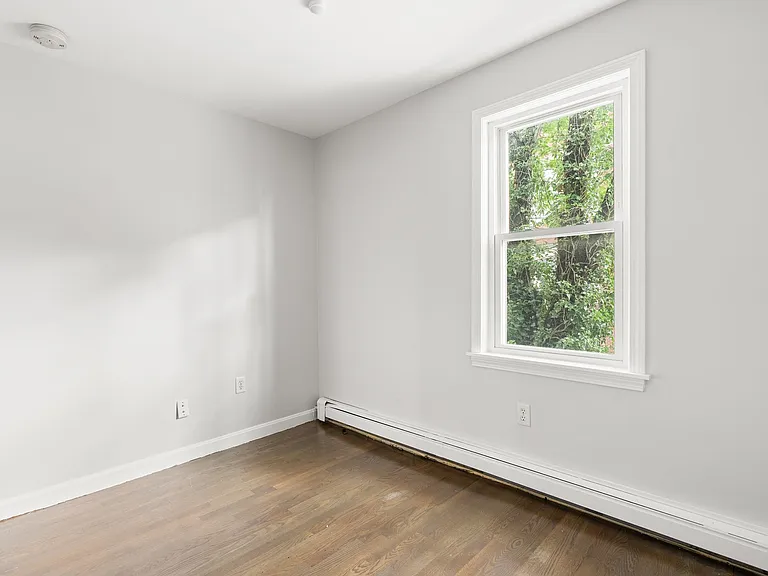 218 W 7th St #2 — Photo 19