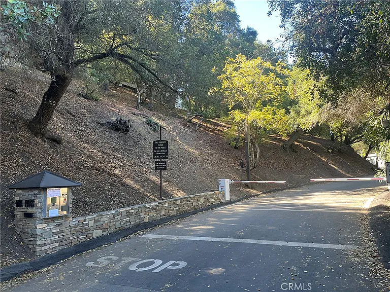 9625 Oak Pass Rd — Photo 27