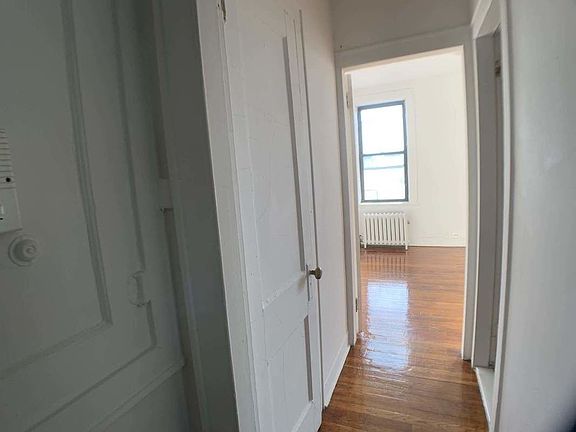 4th image of 2131 27th St #3D