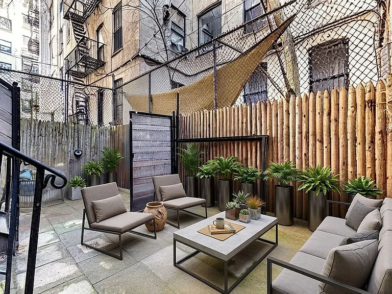 610 E 9th St #2R — Photo 1