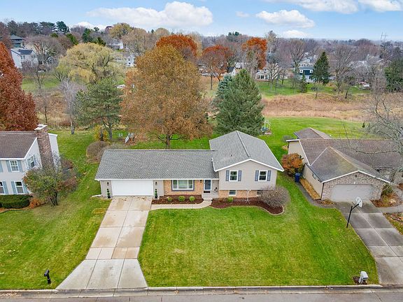 4th image of 638 Cambridge Dr