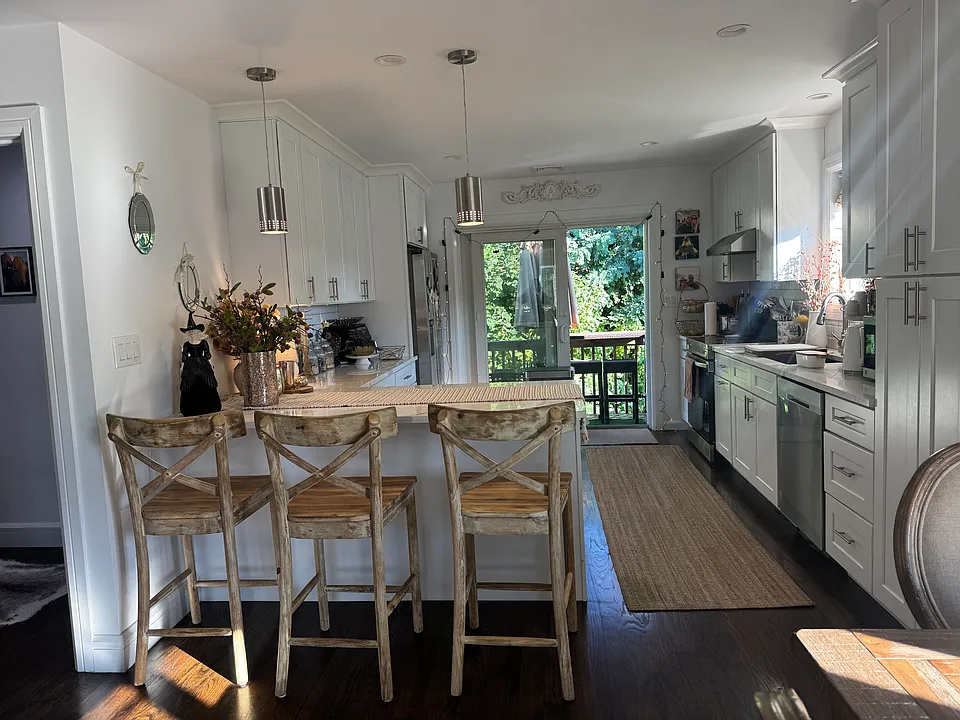 206 Cook Ave #2