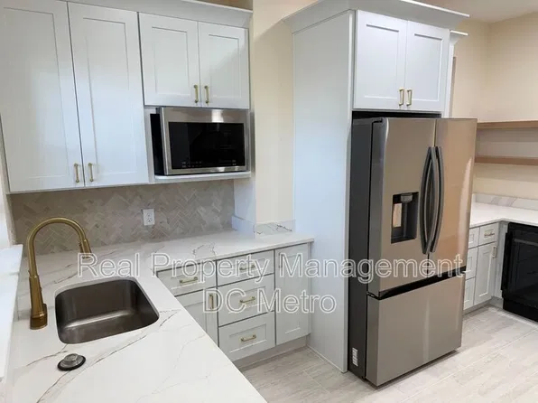 514 E St NE #1, Washington, DC 20002