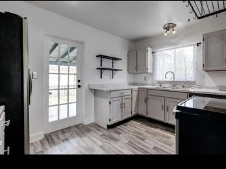 2904 Sanka Dr — Photo 6