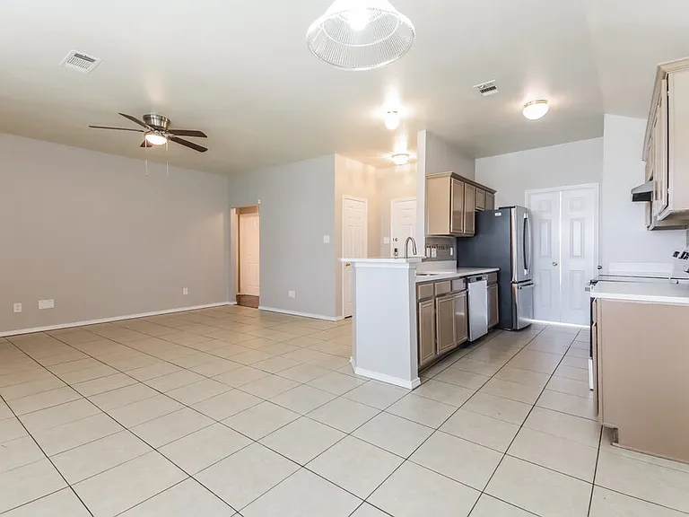 1611 Cedar Bluff Ln — Photo 6