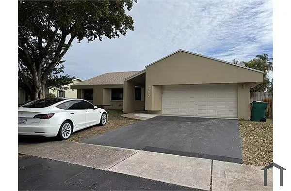 Building Photo - 5352 SW 118th Ave