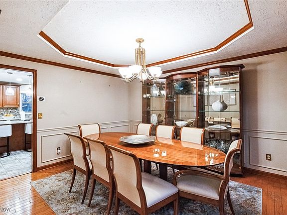 5th image of 340 Woodbridge Gln