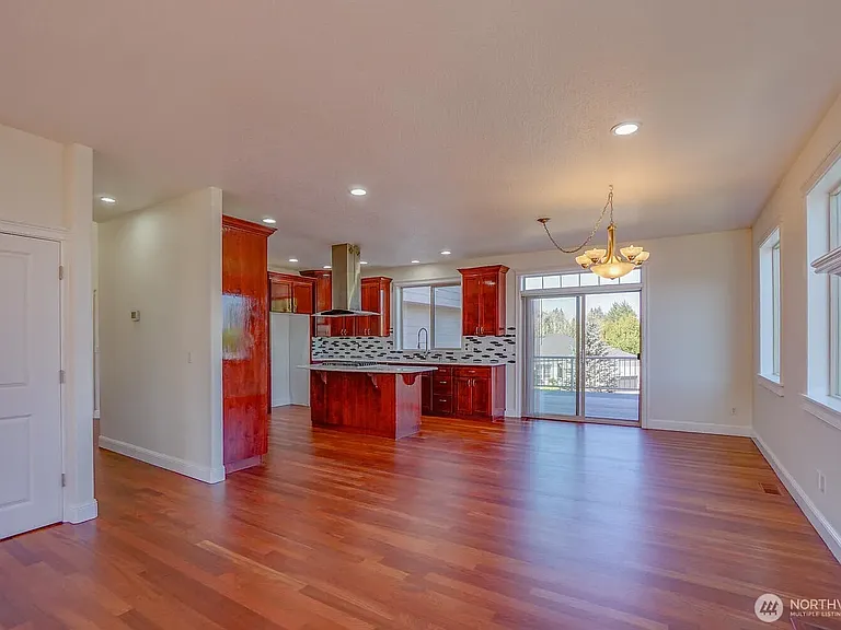 1727 NW Ogden St — Photo 3