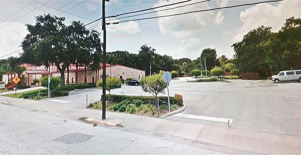 2nd image of 611 Park Dr