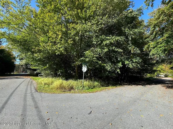 15 Evergreen Ln, Covington Township, PA 18424