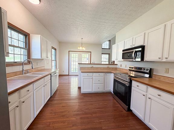 2nd image of 352 Highbanks Valley Ct