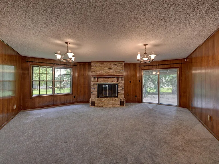915 Farmers Rd — Photo 21