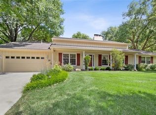 6525 Rainbow Ave, Mission Hills, KS 66208