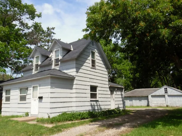643 W Broadway Ave, Forest Lake, MN 55025
