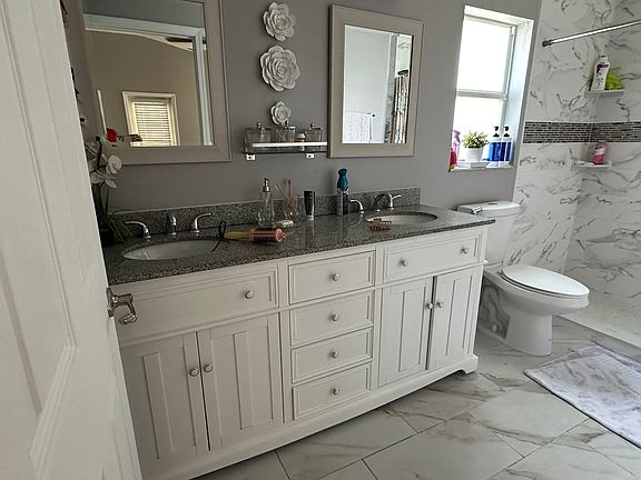4th image of 7820 Carriage Pointe Dr