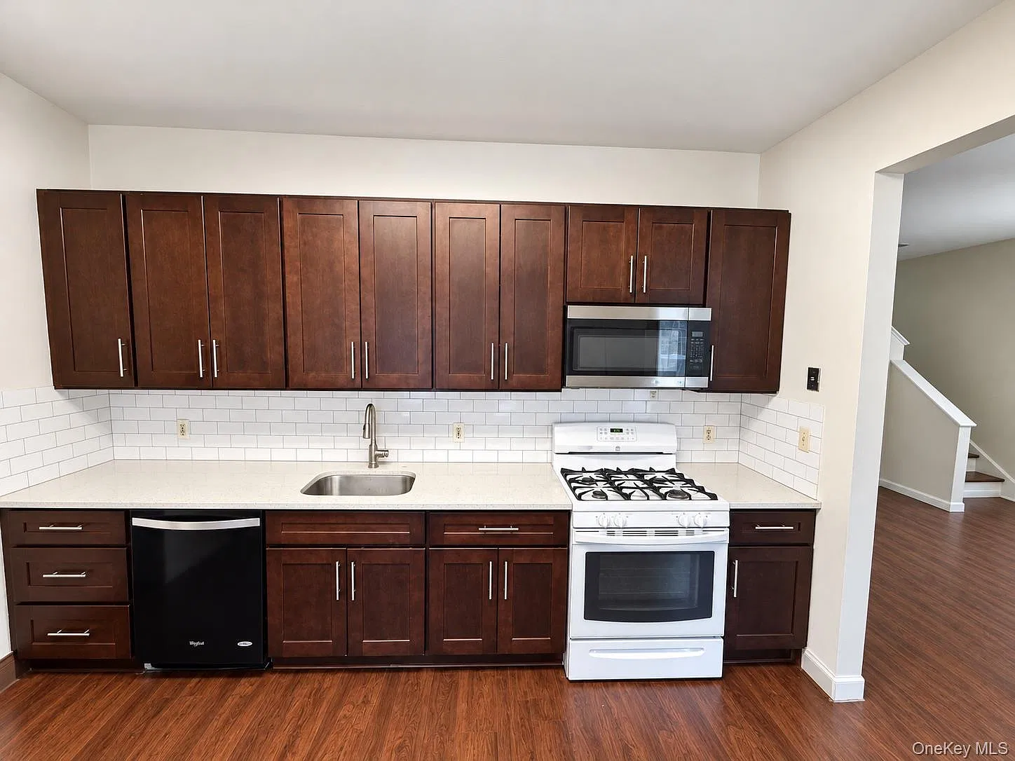3 bed, 1.5 bath, 1100 sqft, $2,000 — Photo 2