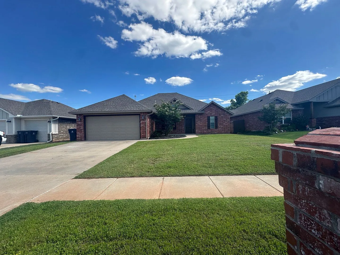 4 Bedroom 2 Bath 2 Car Garage Yukon *Mustang Schools* — Photo 3