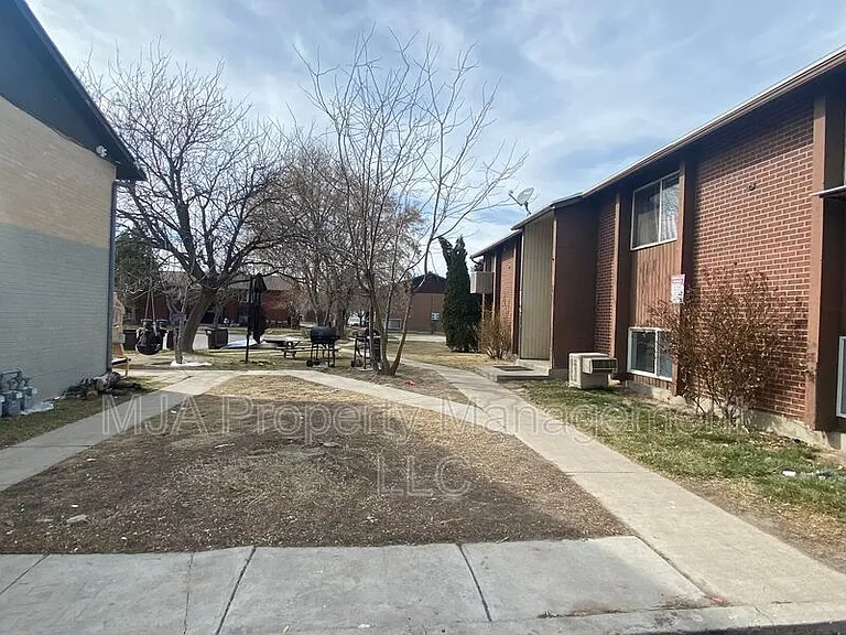 2517 S Lakecrest Dr #3 — Photo 5