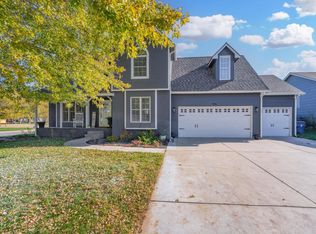 946 N Parkway Dr, Valley Center, KS 67147