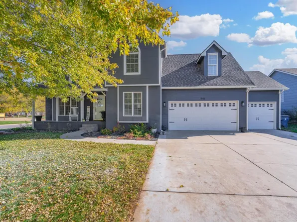 946 N Parkway Dr, Valley Center, KS 67147