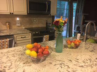 8478 Rainbow Bridge Ln, Springfield, VA 22153