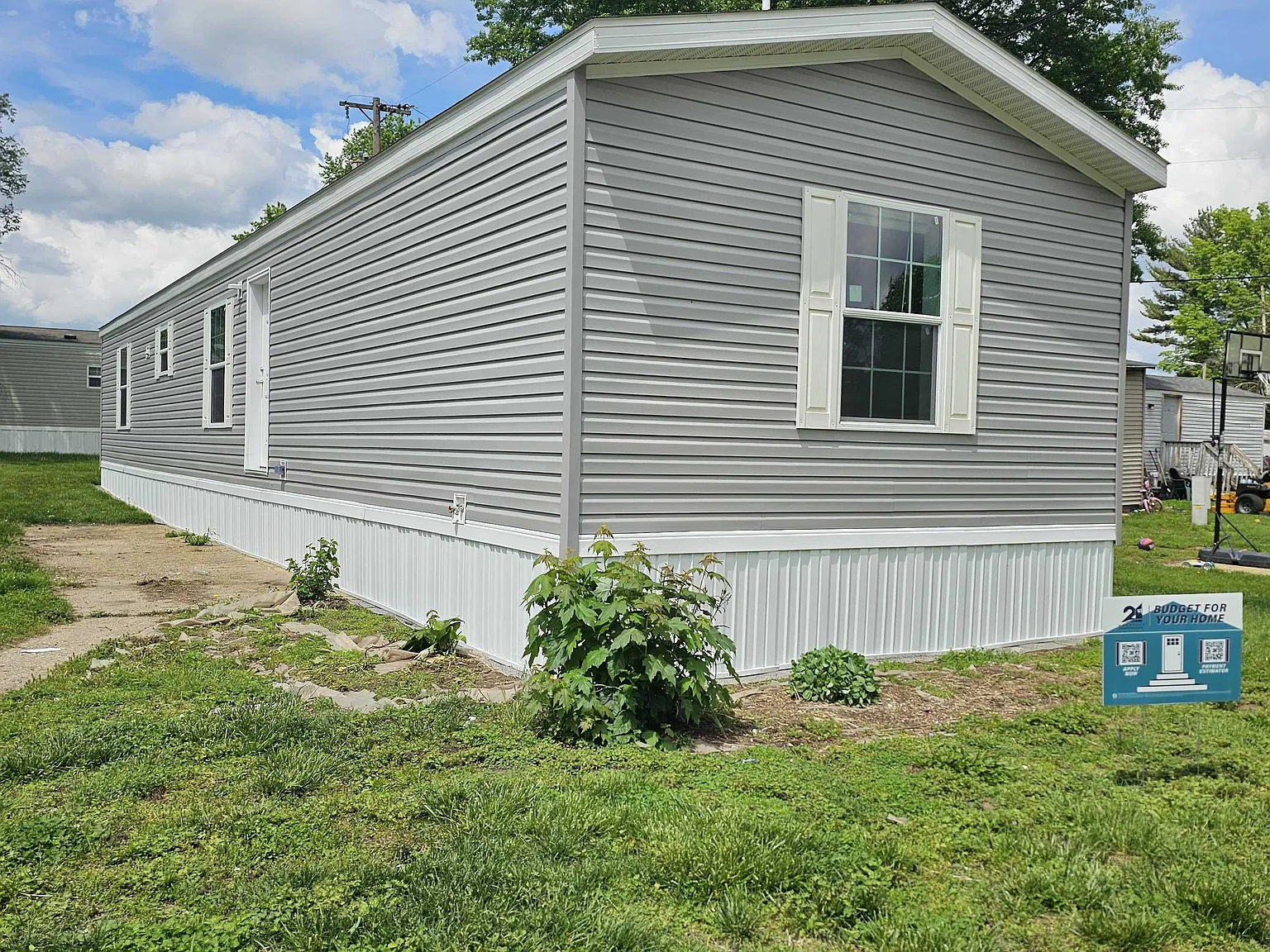 3 bed, 900 sqft, $1,018 — Photo 2