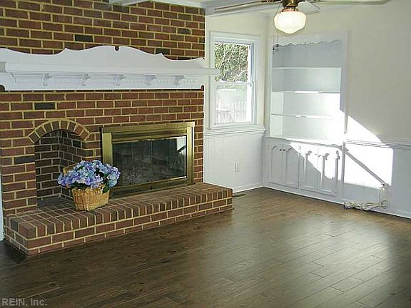 4th image of 921 Weeping Willow Dr