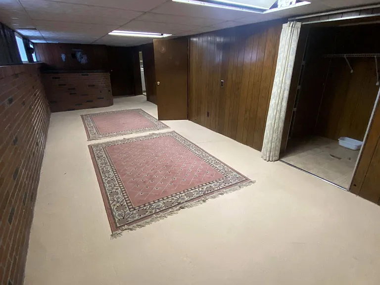 146 W Adams St — Photo 15