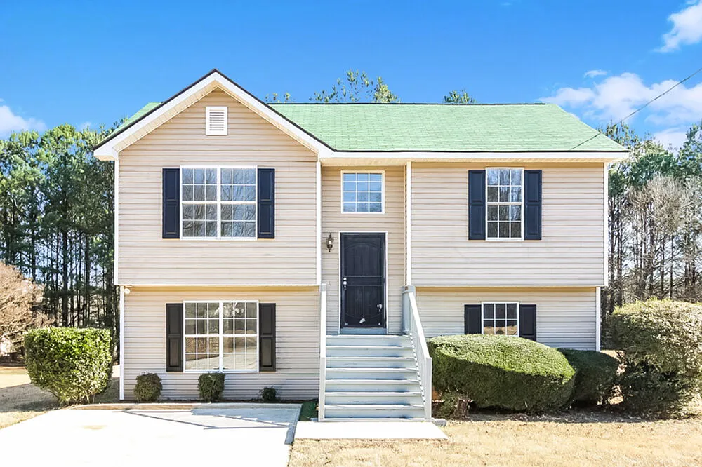 3 bed, 2.0 bath, 1324 sqft, $1,845 — Photo 1