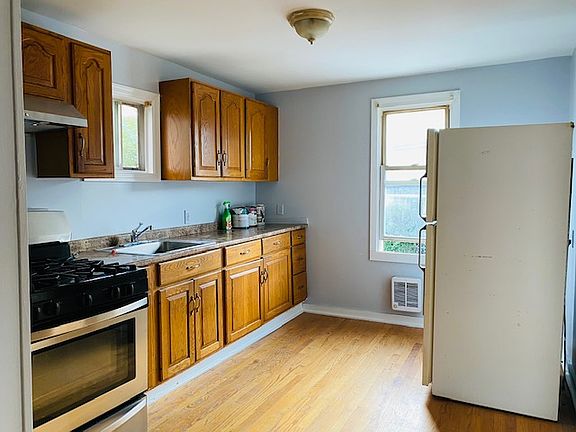 2nd image of 69 Lexington Ave #1