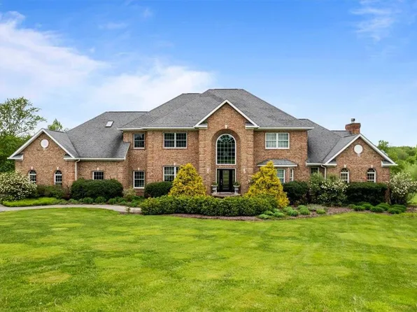 133 Stony Meadow Ln, Moscow, PA 18444