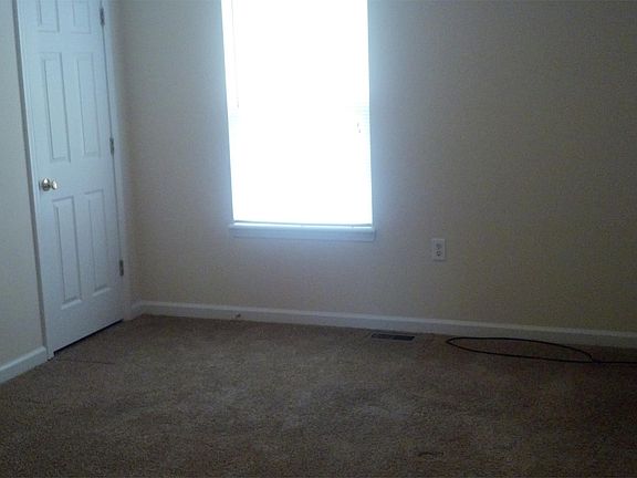 5th image of 111 Melissa Dr