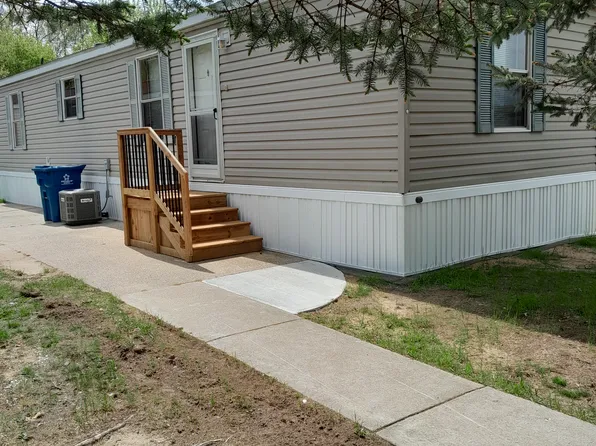 8036 Pine Ranch Dr, Brighton, MI 48114