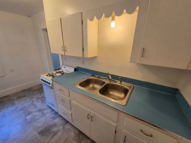 2221 Western Ave — Photo 2