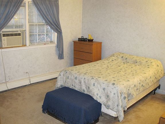 3rd image of 2427 Ogden Ave APT 9