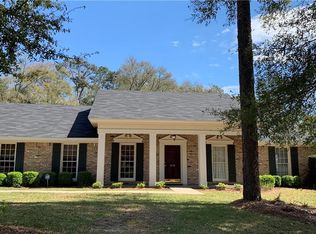 909 Regents Dr W, Mobile, AL 36609