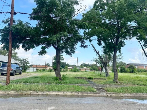 213 E Lindbergh Blvd, Universal City, TX 78148