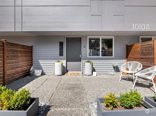 10108 NE 68th Street #2, Kirkland, WA 98033