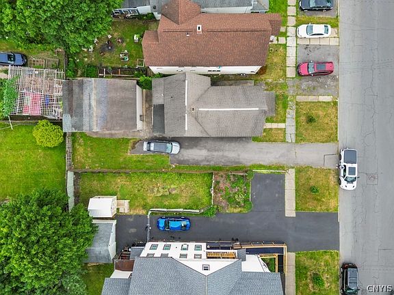 5th image of 743 Rutger St