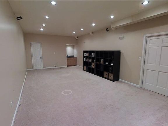 550 sqft Living Room