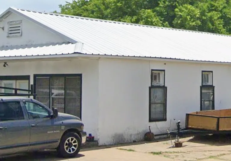 902 E Cherry St — Photo 1